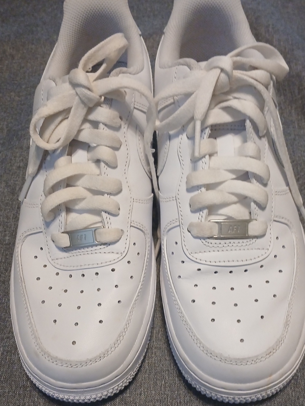 Nike Air Force 1 White Leather Lace-Up Sneakers for Unisex sz. 8.5